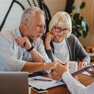 Státisíce dôchodcov čaká prilepšenie. Takáto bude valorizácia dôchodkov v roku 2026. O koľko vám stúpne od januára penzia?