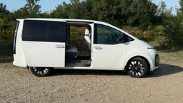 Hyundai Staria Hybrid (2025)