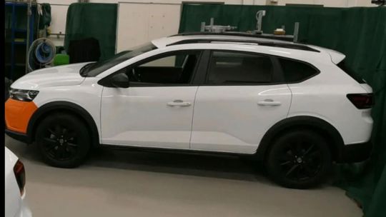 Dacia C-neo - únik nemaskovaného protoytypu 2025