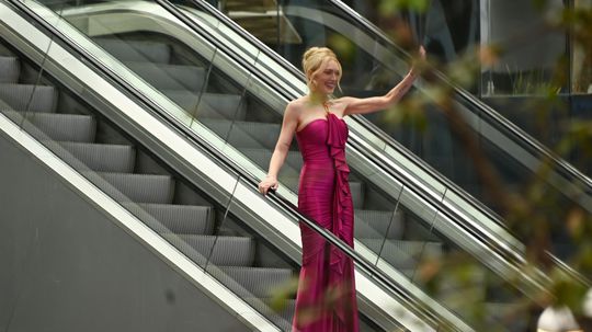 Lindsay Lohan prichádza na červený koberec pri...