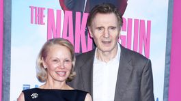 Liam Neeson a Pamela Anderson