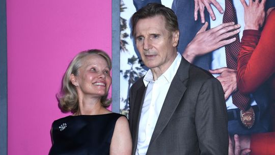 Liam Neeson a Pamela Anderson na premiére filmu...