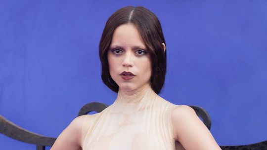 Jenna Ortega na premiére Wednesday 2 v Londýne.