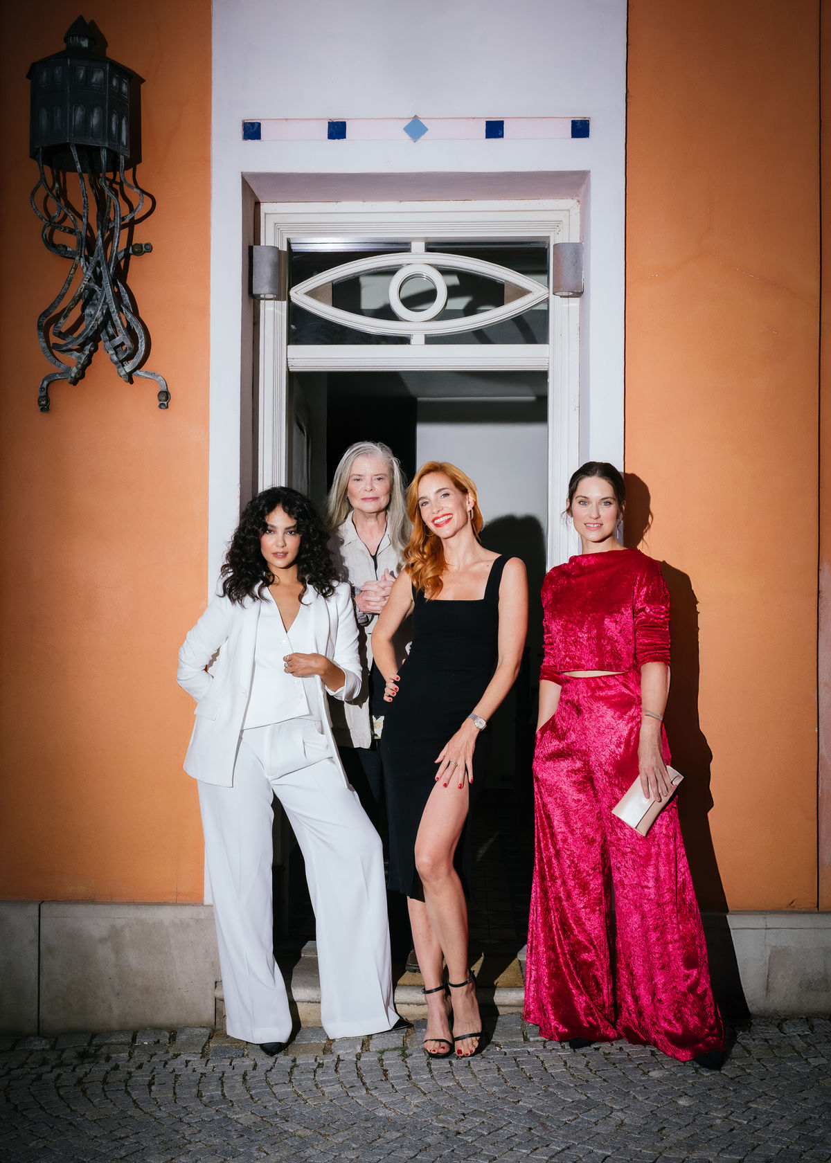 Zľava: Kvarteto hlavných hrdiniek filmu Pod...