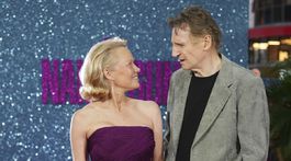 Herečka Pamela Anderson a herec Liam Neeson...