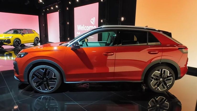 Stĺpik v tvare plutvy dáva T-Rocu štýl SUV-kupé.