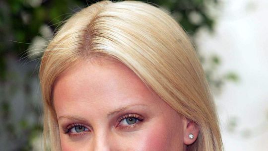 Oscarová juhoafrická herečka Charlize Theron...