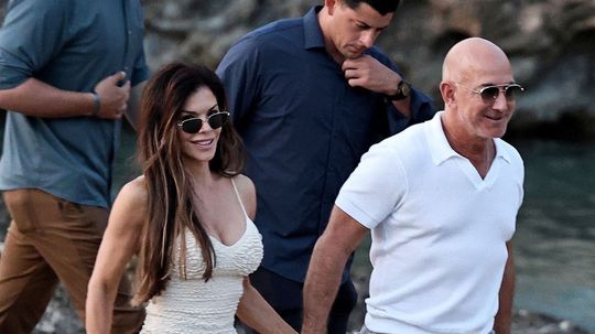 Miliardár Jeff Bezos a jeho manželka Lauren...