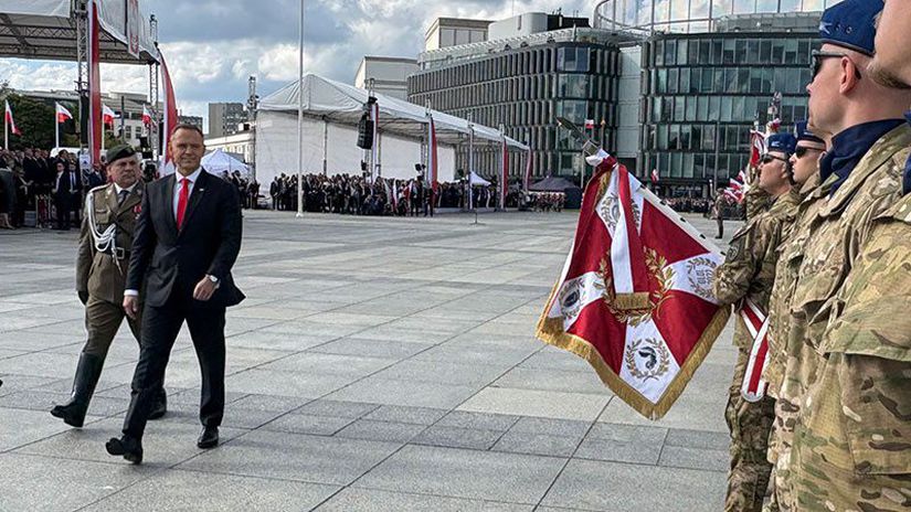 Poľský prezident Karol Nawrocki počas...