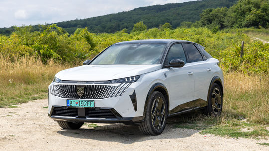 Peugeot E-3008 - test 2025