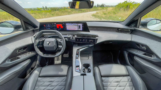 Peugeot E-3008 - test 2025