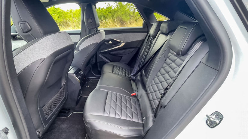 Vzadu miestom E-3008 neočarí. Najmä v porovnaní...