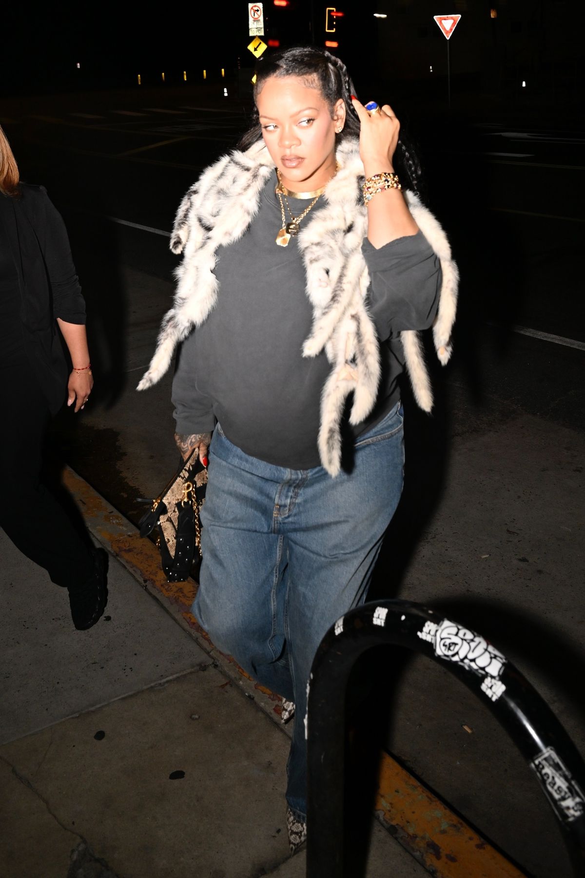 Rihanna predviedla svoje tehotenské bruško v...