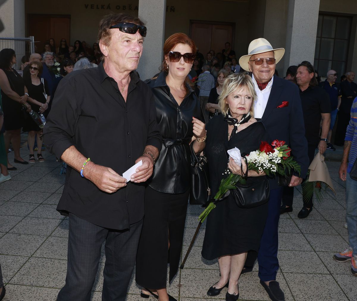 Herec Pavel Trávníček s manželkou Monikou a...