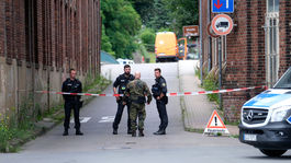 Tragédia v krčme: Muž po hádke zabil jedného človeka a ďalších dvoch vážne zranil