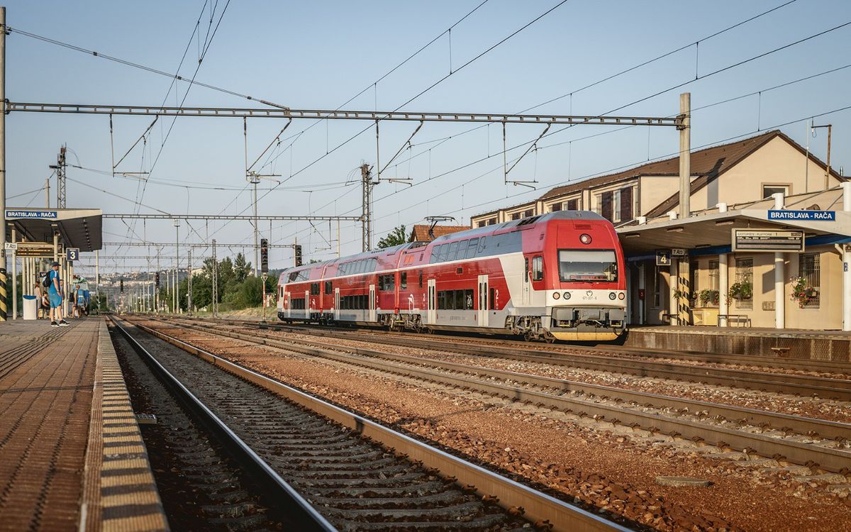 Vlaky spoločnosti ZSSK.