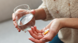 Väčšina ľudí užíva tento vitamín nesprávne. Zvýšiť môže nežiadúco hladinu vápnika v krvi a spôsobiť problémy s obličkami