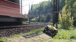 Žeriav ako videohra či drony monitorujúce polia