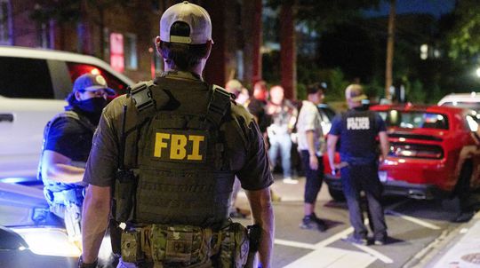 Bývalý zamestnanec FBI tvrdí, že ho prepustili pre podporu LGBT+ komunity