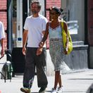 Simone Ashley a Joshua Jackson