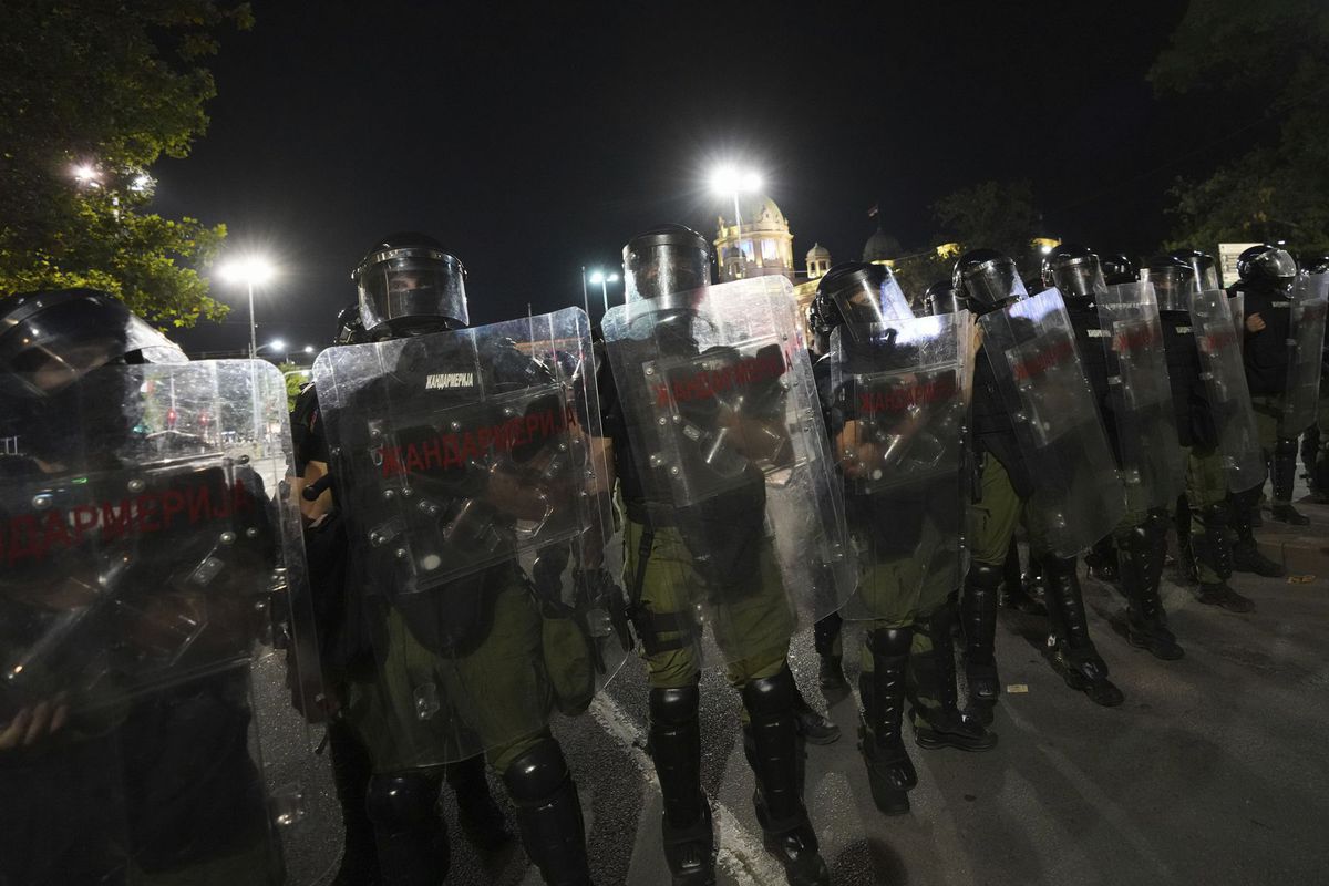V Srbsku došlo v stredu večer počas protestov...