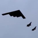 Bombardér B2 - Spirit sprevádzaný stíhačkami F-35