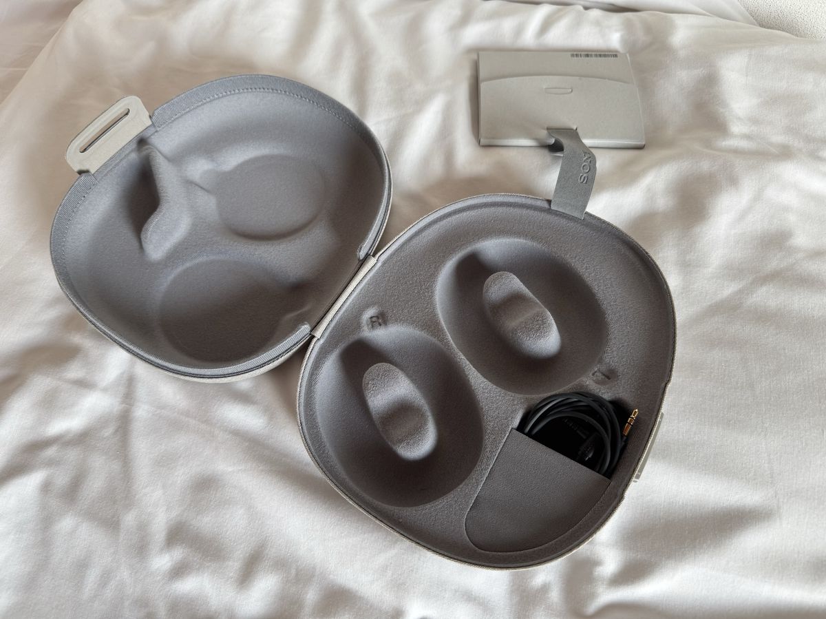 Súčasťou balenia je praktické puzdro s magnetom.