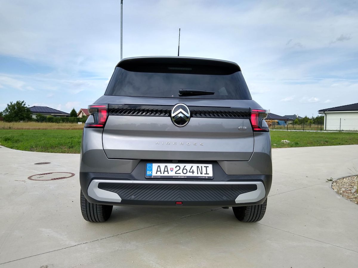 Zadná časť je po dizajnovej stránke asi...