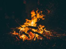 Bonfire / Burning / Campfire / Fire /
