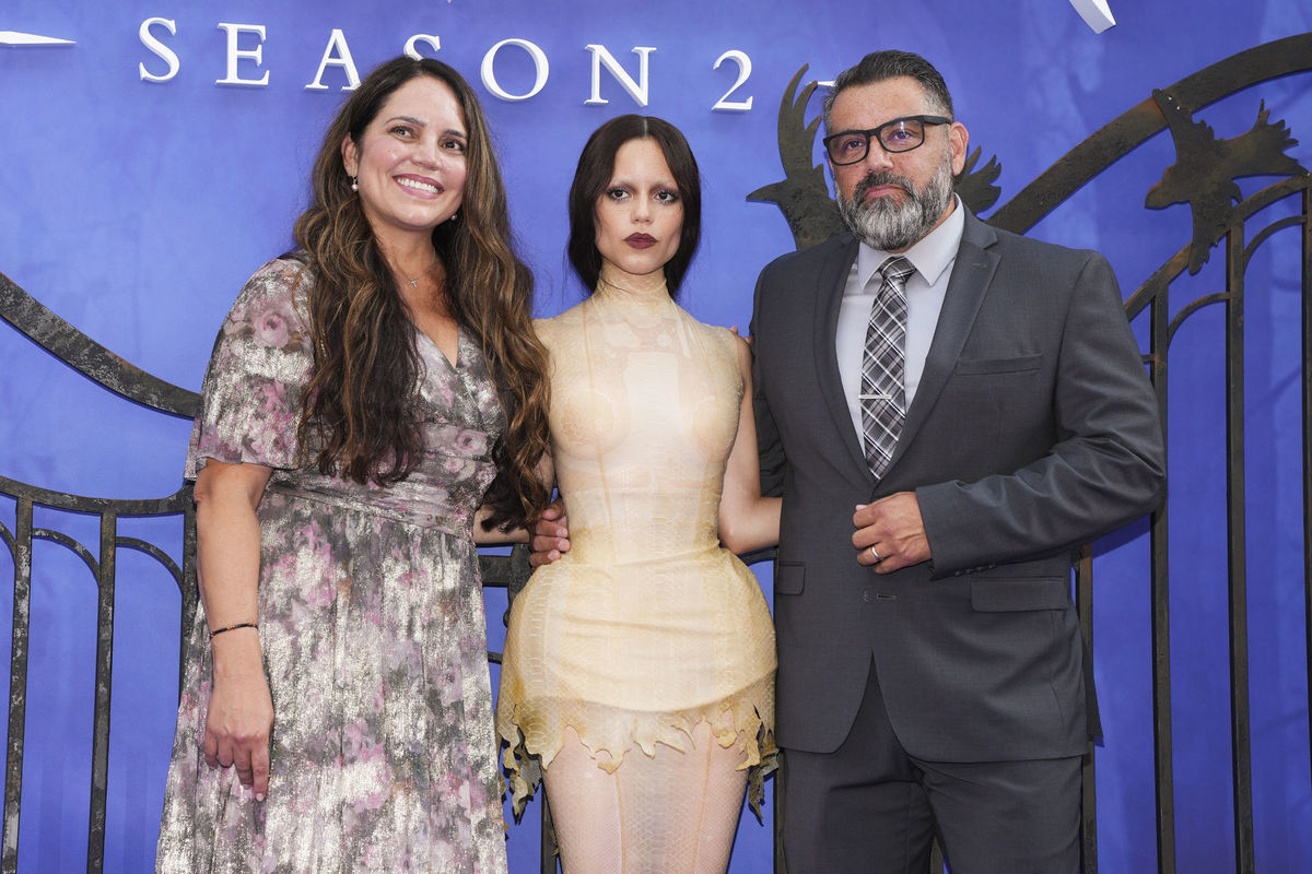 Jenna Ortega (v strede) a jej rodičia - Natalie...