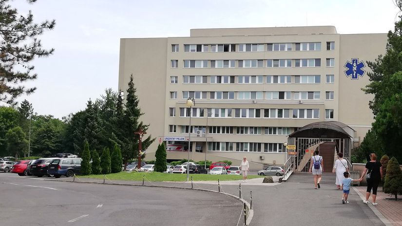 Parkovať môže v rámci nemocničného areálu, za...