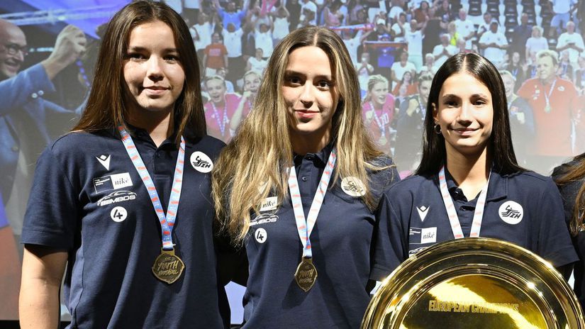 SR Hádzaná kadetky ME zlato návrat TK BAX