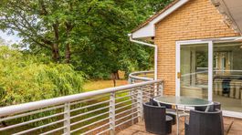 Päťizbový dom na ostrove Holm. Dvojica...