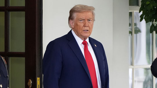 Trump zablokoval miliardy dolárov vyčlenené Kongresom na zahraničnú pomoc