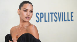 Herečka Adria Arjona na premiére filmu Splitsville.
