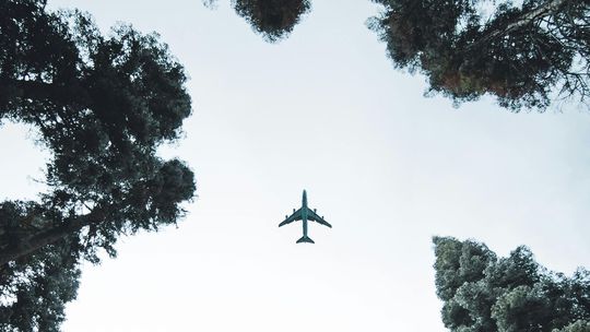 Letná dovolenka v ohrození: aerolínie rušia lety, letenky prudko zdražujú