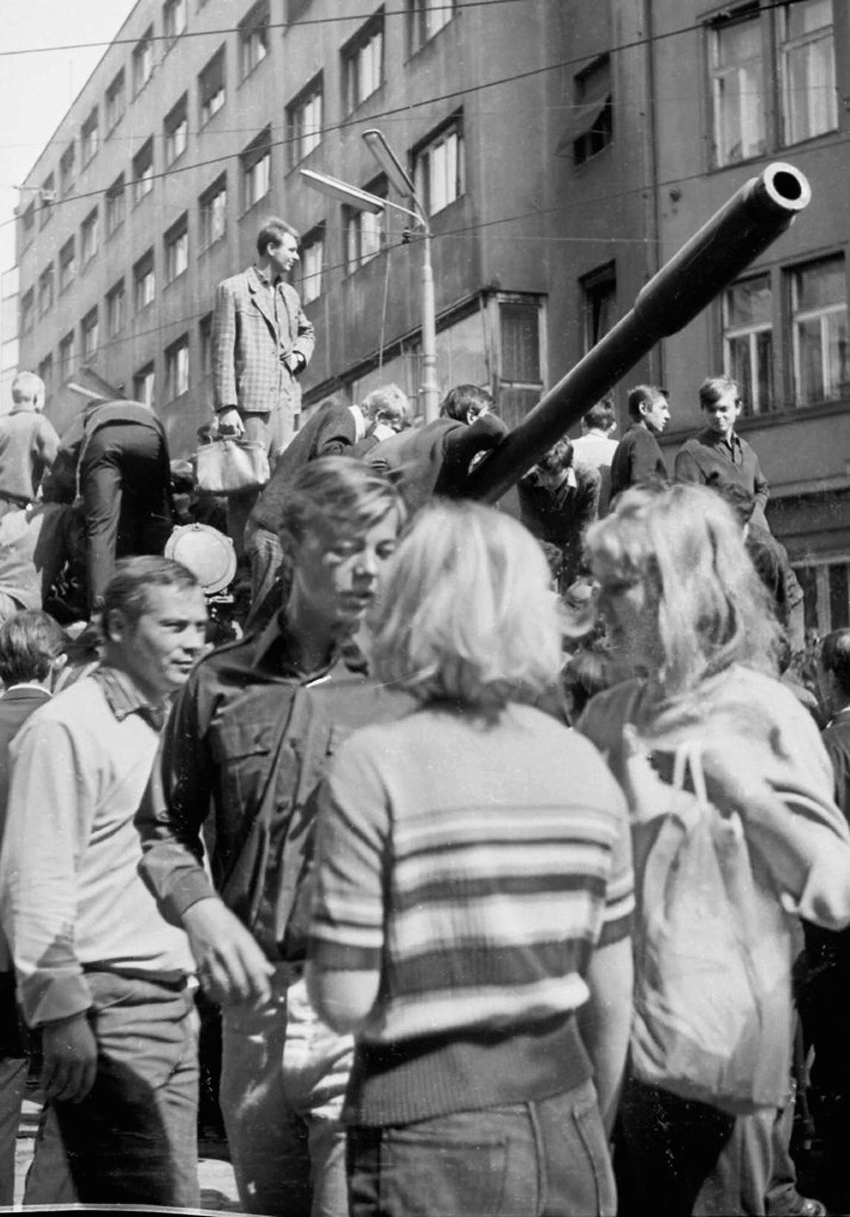 Archívna snímky z bratislavských ulíc z 21....