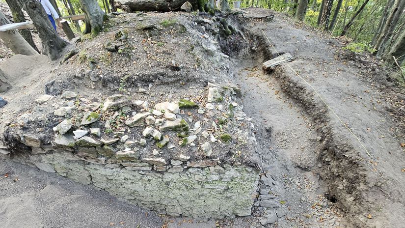 Na hrade Kysak prebieha archeologický výskum....