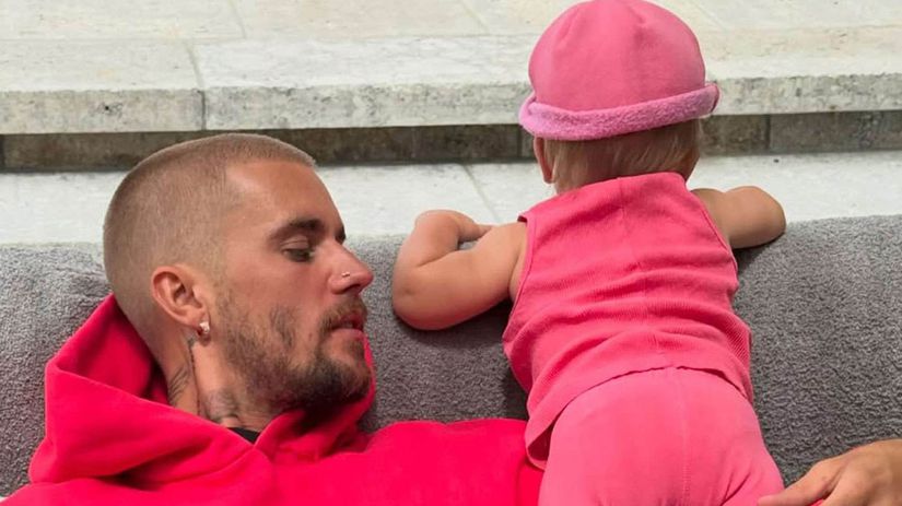 Justin Bieber s 11-mesačným synom Jackom....