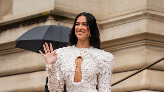 Speváčka Dua Lipa na prehliadke Schiaparelli...