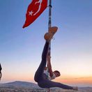 Turecko, Kappadokia, vlajka, tanec pri tyči, pole dance