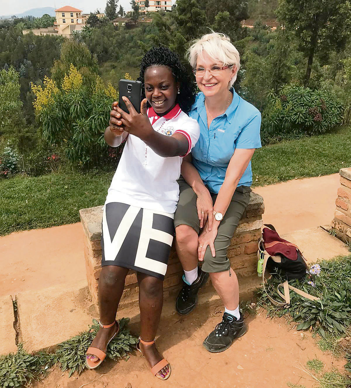 Na návšteve v Rwande s domorodými deťmi.