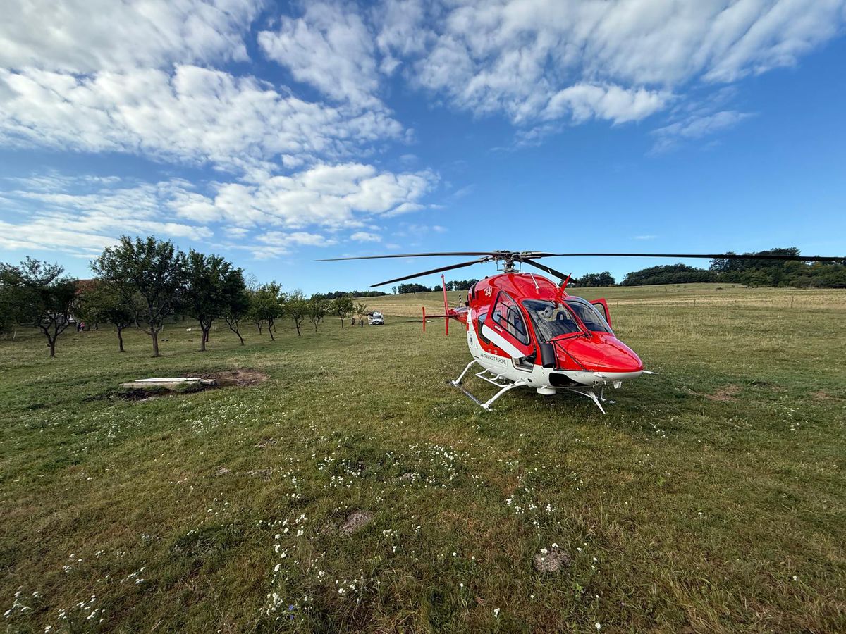 záchranári, vrtulník