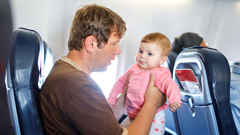 let, cestovanie lietadlom, bábätko, otec,...