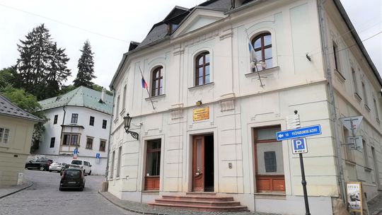 Historická budova v centre Banskej Štiavnice je na predaj. Miestni hovoria o škandalózne nízkej cene