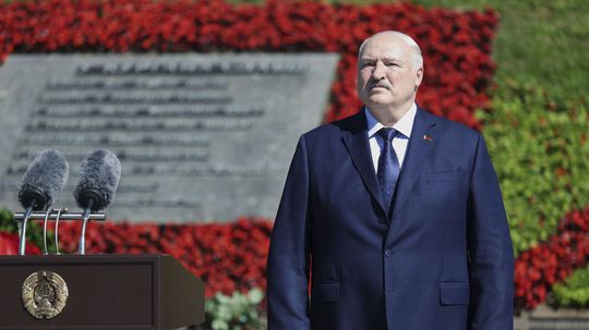 Lekári vyšetrovali Lukašenka dva dni. Dajte môj zdravotný záznam tajným službám, odkázal diktátor