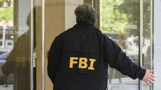 Nevídaný krok úradov. FBI prehľadala dom novinárky Washington Post, hľadala utajované informácie