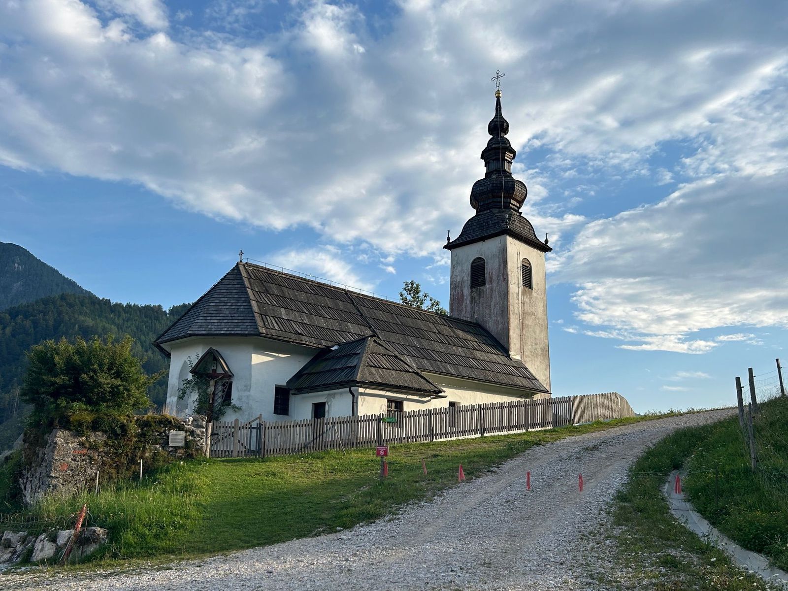Starý kostol sv. Ožbolta (Osvalda) v Jezersku.