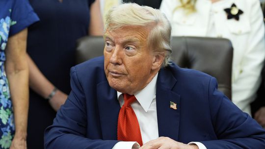 Trumpova vláda plánuje obmedziť víza pre zahraničných študentov i novinárov