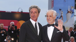 Režisér Paolo Sorrentino (vľavo) a jeho dvorný...